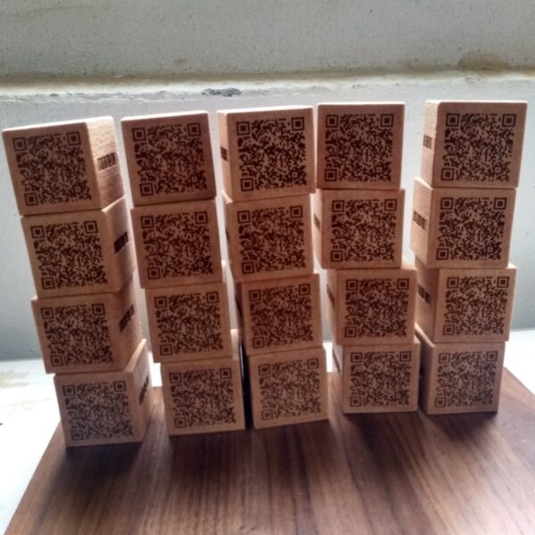 Cubo madera grande QR